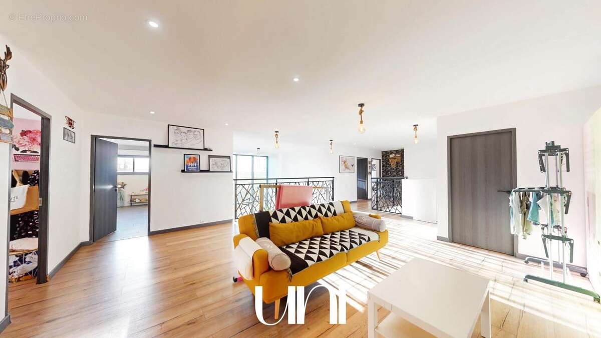 Maison 9 pièces 317 m2 avec terrasse - Saint-Loup-Hors - photo 11