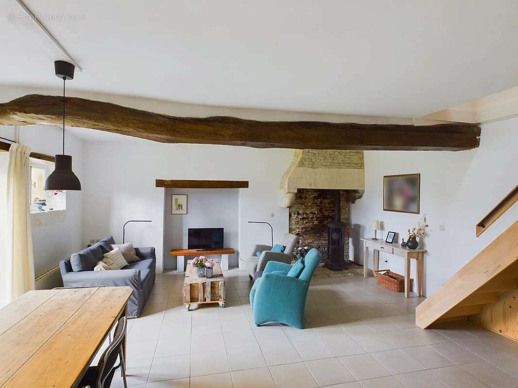 Maison à SAINT-JEAN-D'ANGELY