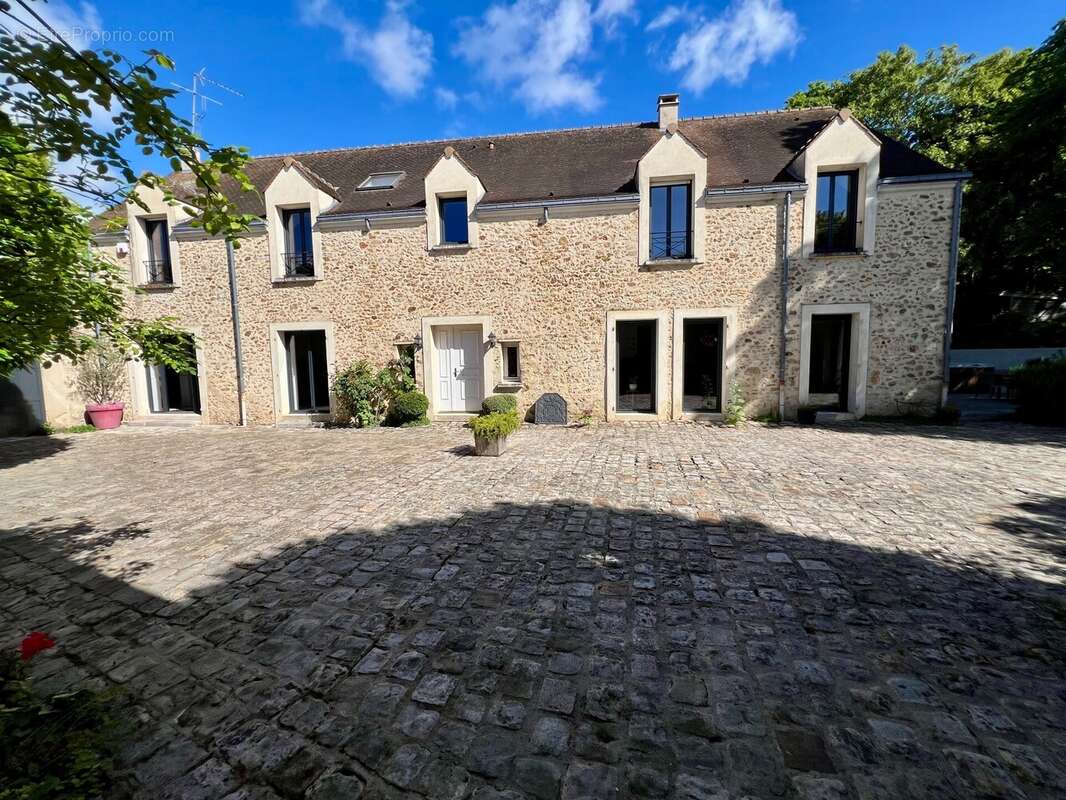 Maison à BRUYERES-LE-CHATEL