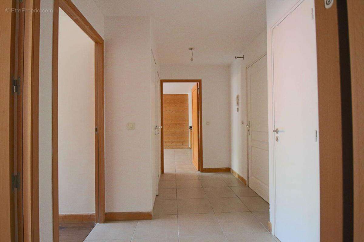 Sallanches, centre ville  appartement t3  ,64 m2 275000 euros - photo 5