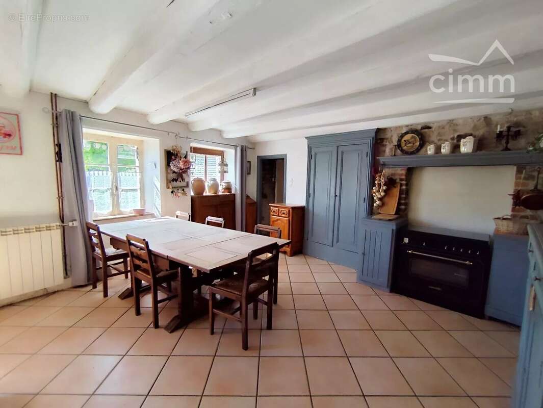 Authentique propriété de caractère avec gîte et 1,2 hectare de terrain à Cunlhat - photo 2