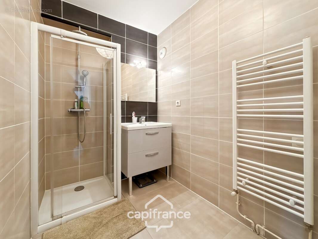 LA ROCHELLE, quartier Saint-Maurice. Appartement 3 pièces avec loggia et parking - photo 8