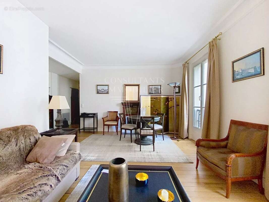 Appartement à PARIS-7E