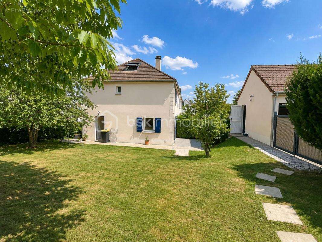 MAISON idéalement située avec beau jardin et grand garage indépendant - photo 2