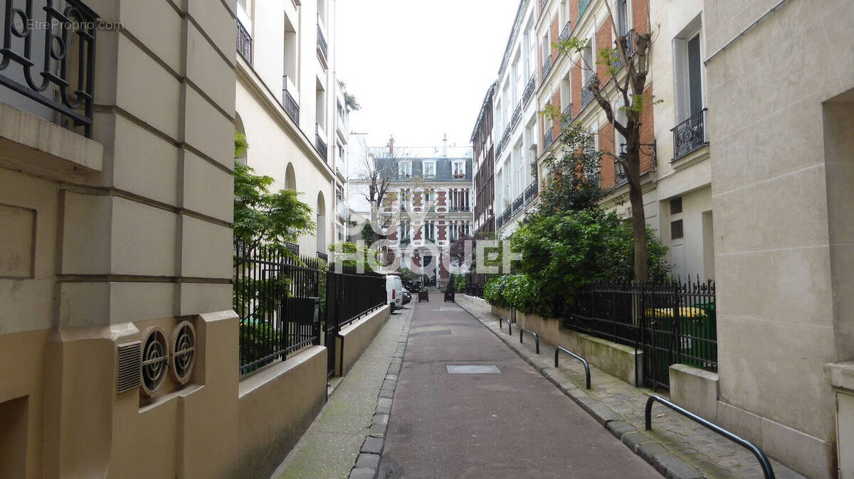 Appartement à PARIS-16E