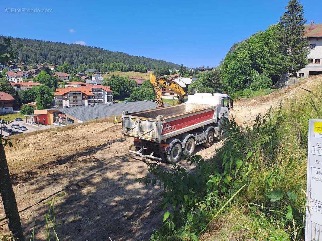 LES ROUSSES : Terrain constructible viabilisé - photo 3