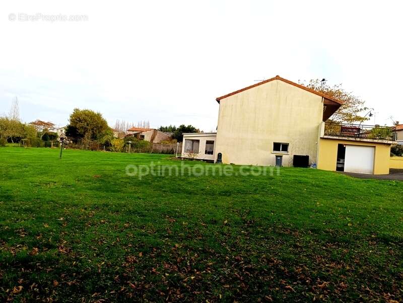 Maison à VERNOUX-EN-GATINE