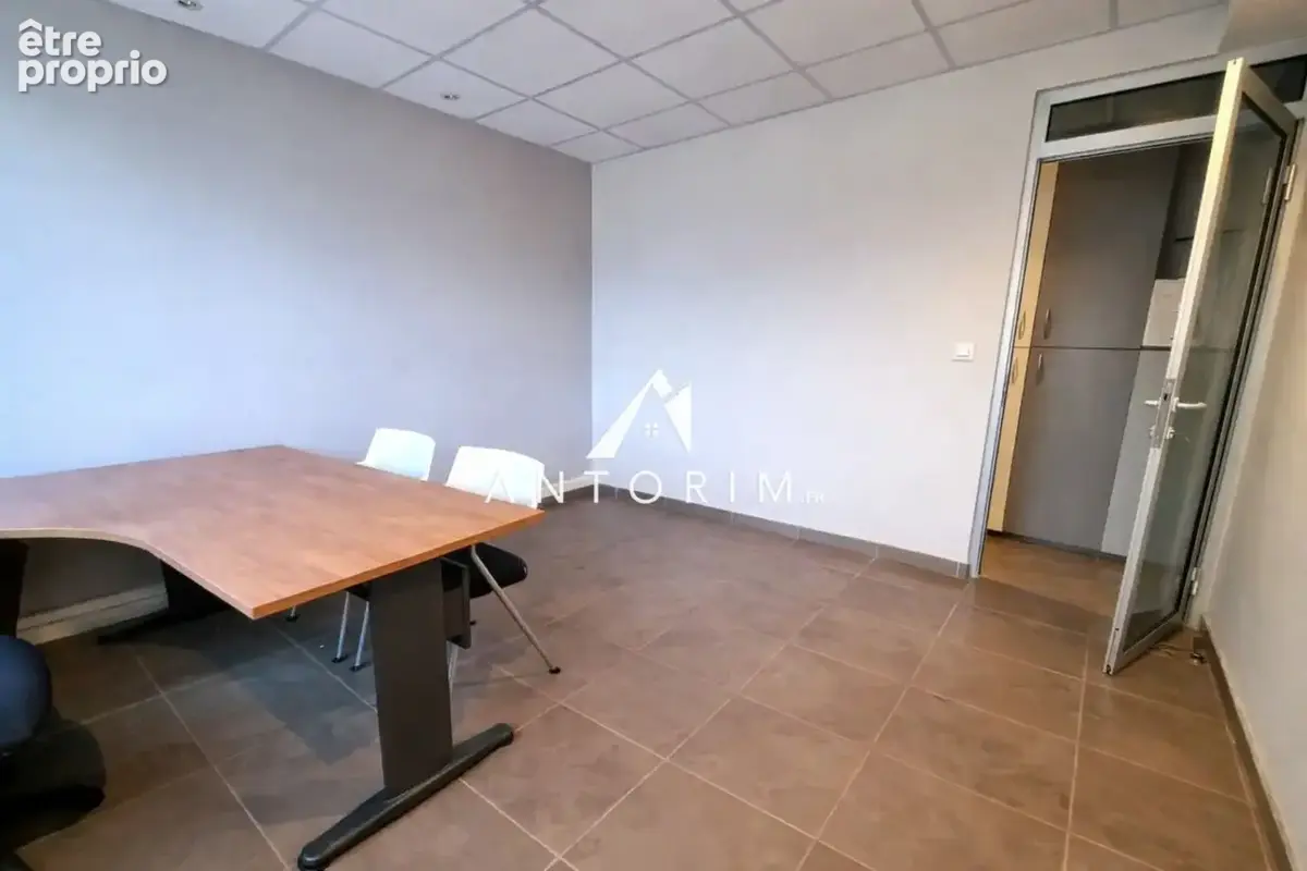 Beau local commercial - DIDIER - Centre d'Affaires PLAZA - photo 7