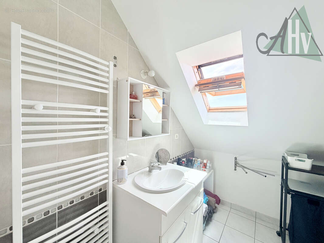 Maison - 7 pièces - avec jardin et garages - Villiers-Saint-Georges - photo 15