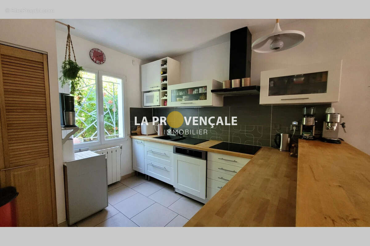 Maison 113 m² à Saint-Savournin  - photo 2