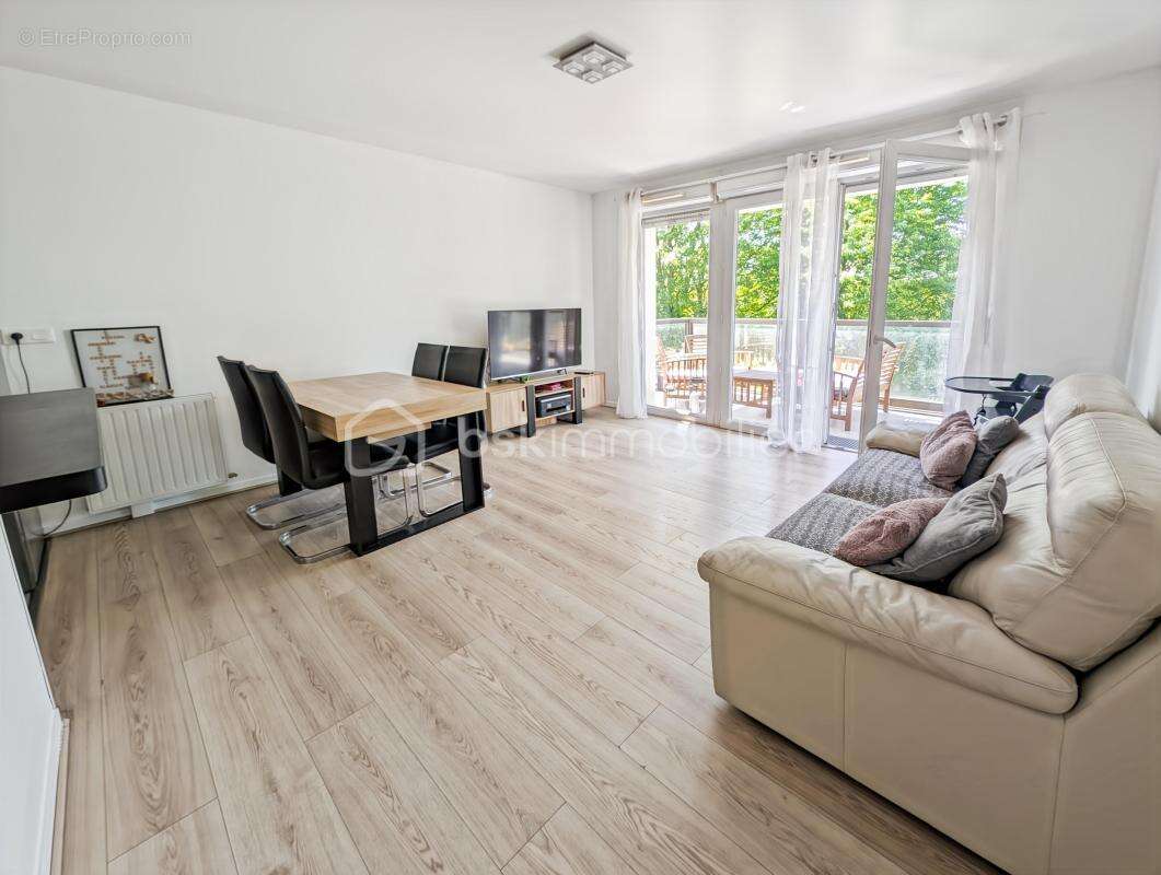 Appartement à MOISSY-CRAMAYEL