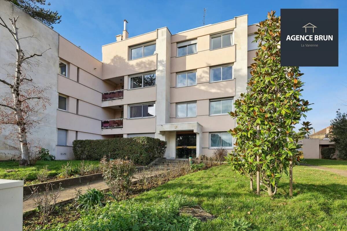 Appartement à SAINT-MAUR-DES-FOSSES