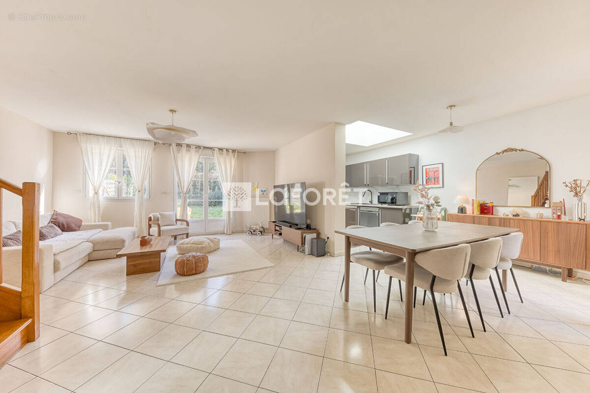 Maison à LA QUEUE-EN-BRIE