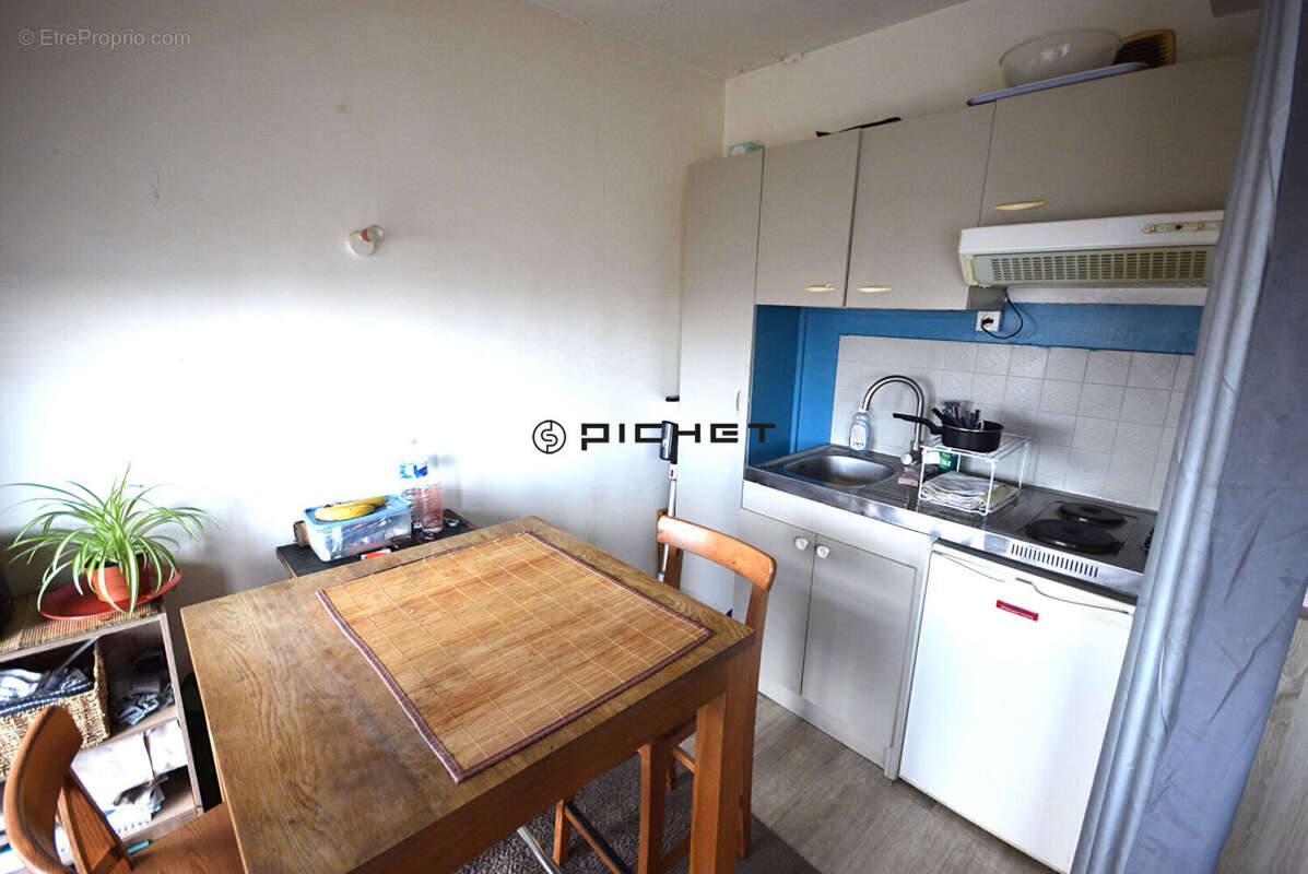LA ROCHELLE Appartement T1 Bis avec ascenseur balcon parking et cave. - photo 4