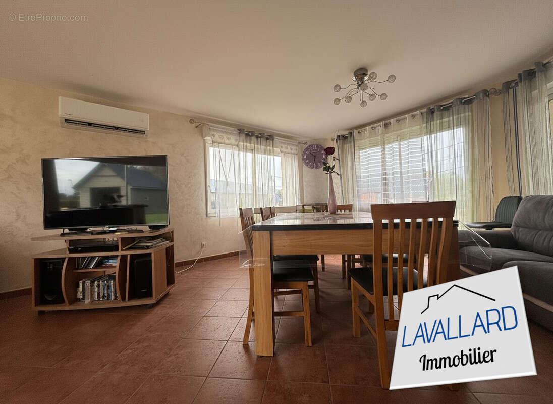 Maison à HORNOY-LE-BOURG