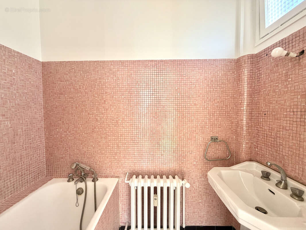 Appartement à CHARENTON-LE-PONT