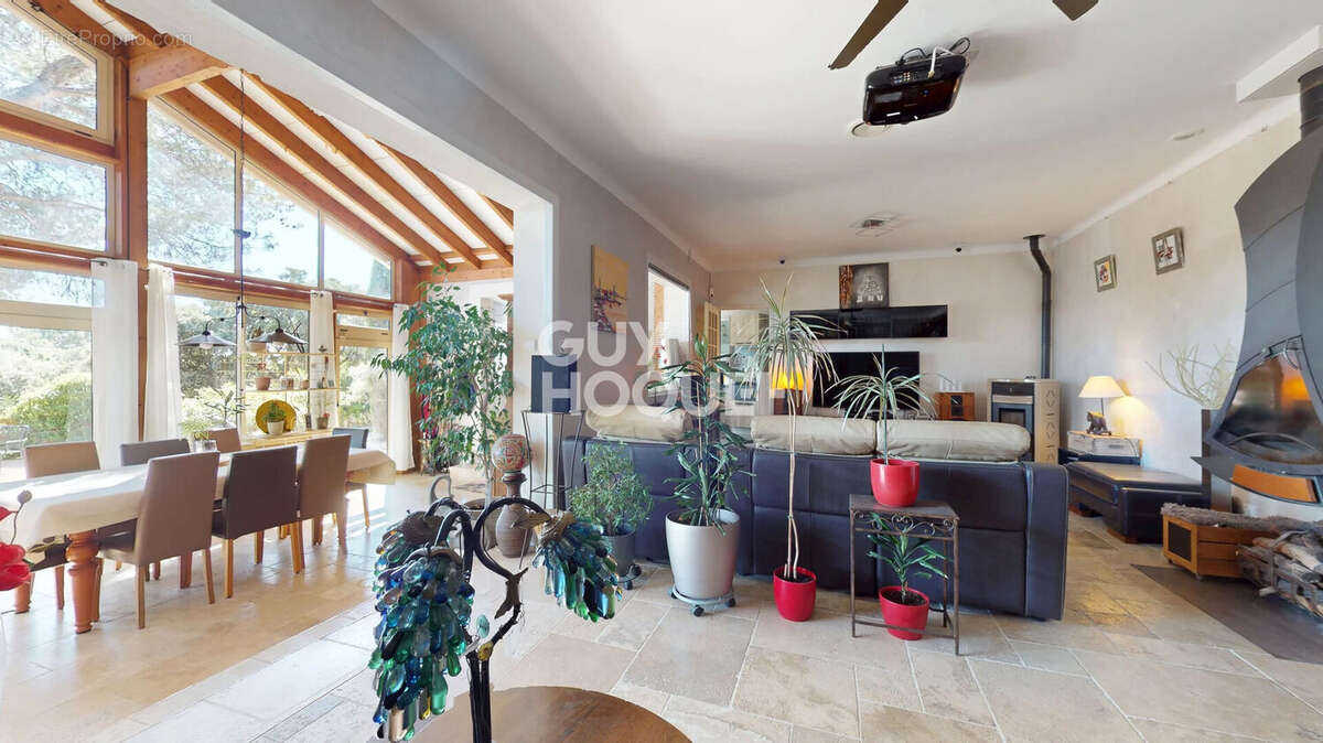 Secteur de Saint Antoine  , l'Isle-sur-la-Sorgue  - 167m² - 2450m² de terrain - photo 3
