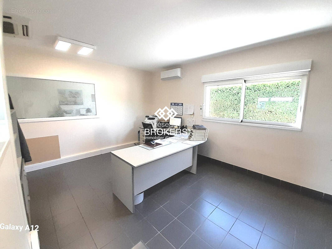 Commerce à SAINT-DENIS-DE-L&#039;HOTEL