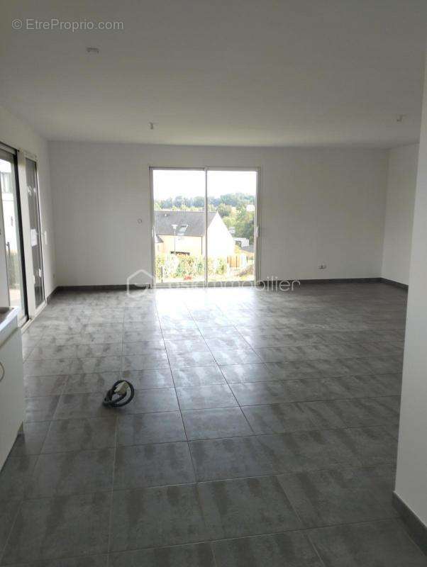 Maison à MONTIGNE-LE-BRILLANT