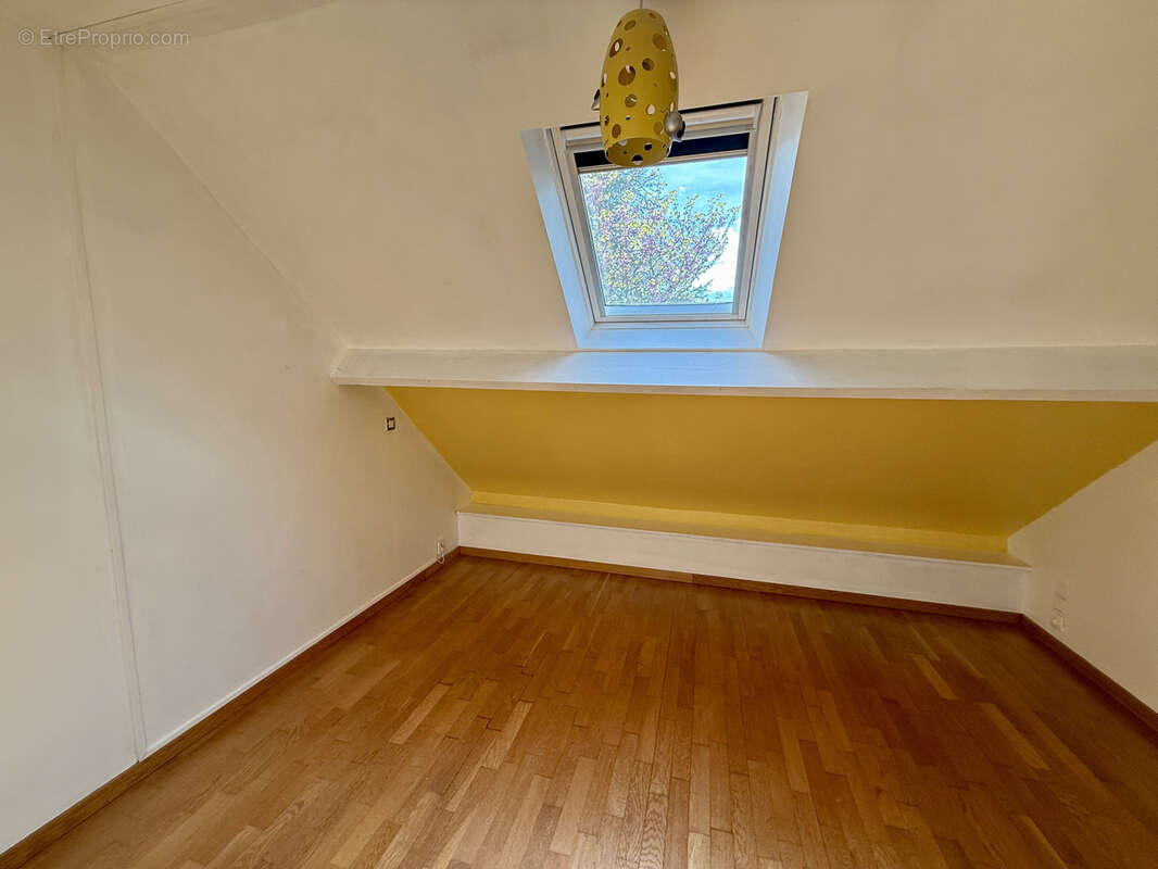 Sublime propriété T 7 avec 2 garages sur un terrain de 1480 m2 - photo 8