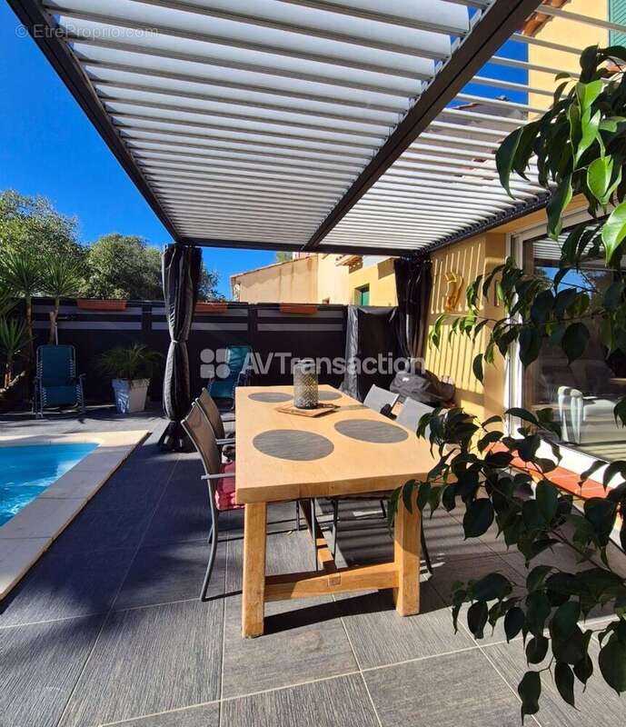 Maison à ROQUEBRUNE-SUR-ARGENS