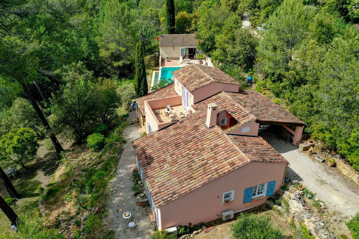 Villa traditionnelle avec piscine et pool house sur 6000m2 - photo 3