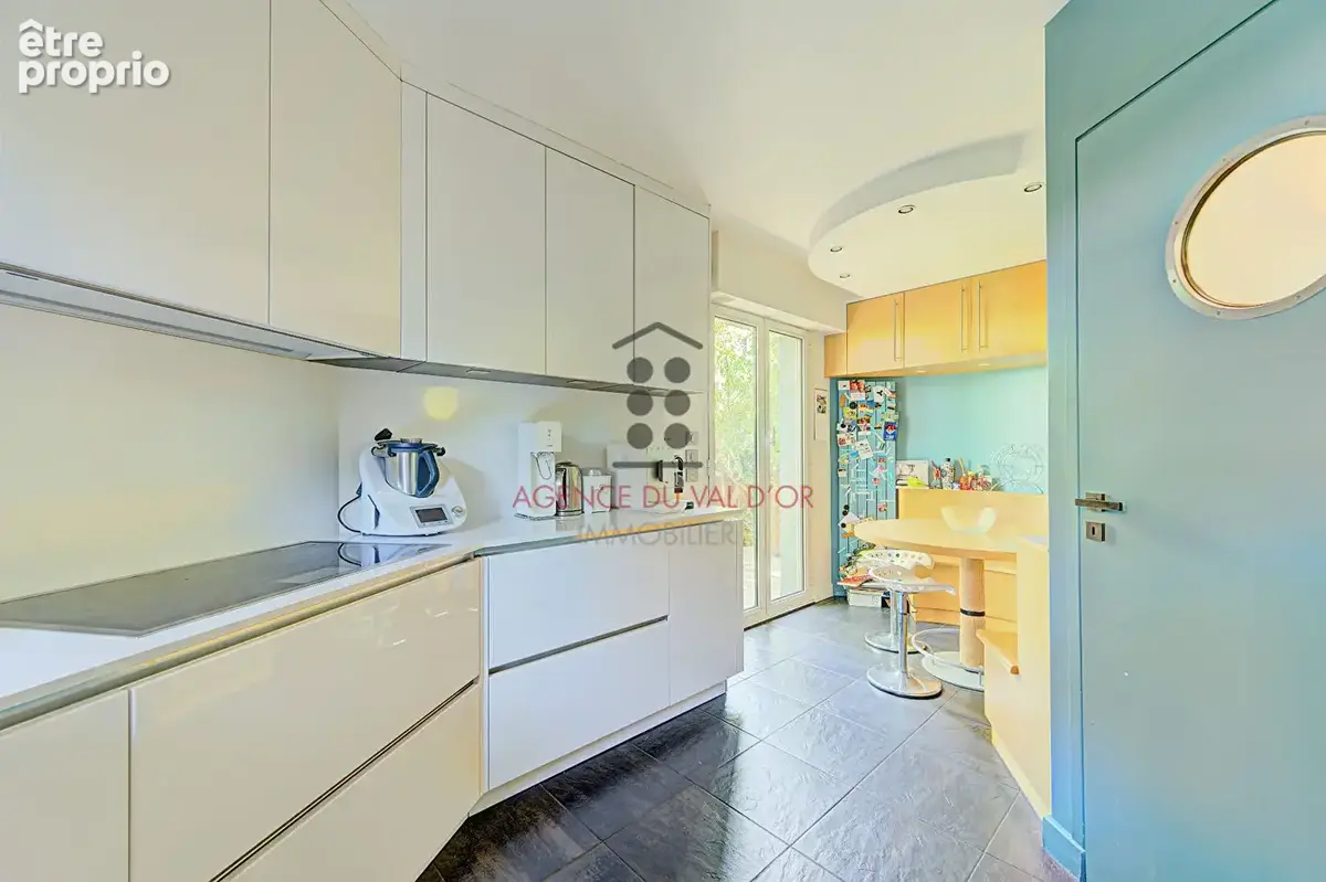 Maison Suresnes / 7 pièces 195 m2 (260 m2 au sol) / Liberté - Bon état avec Jardin intimiste - photo 8