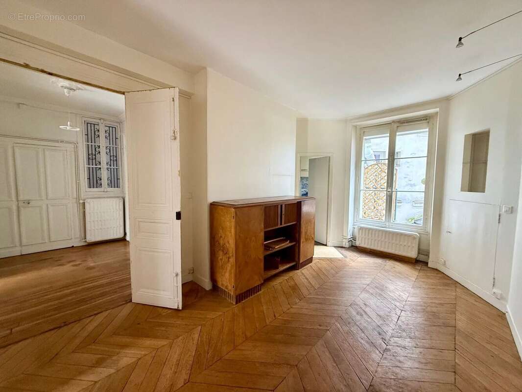 Appartement à PARIS-10E