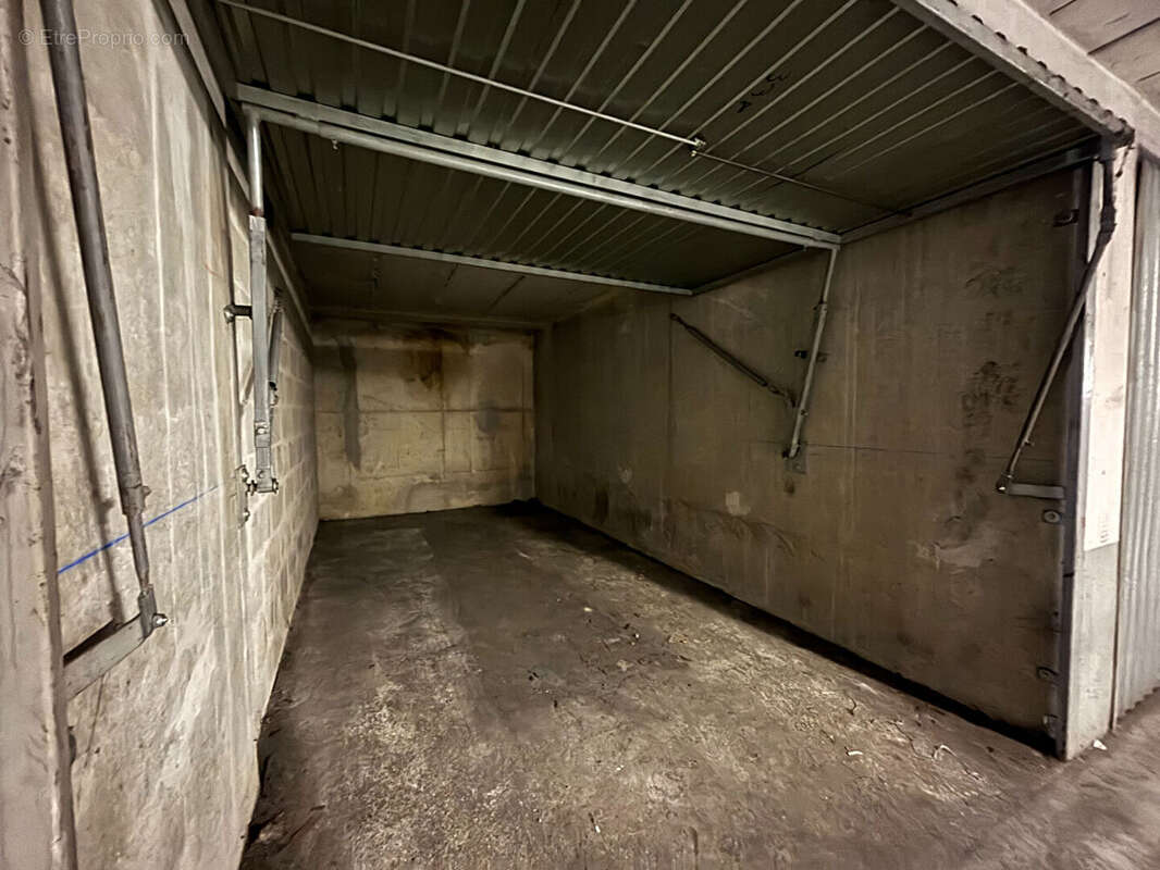 Parking à PARIS-14E