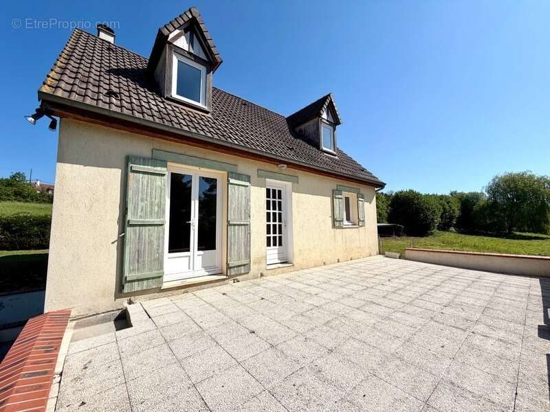 Maison à SAINT-CYR-DU-RONCERAY