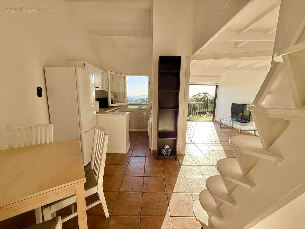 Appartement à LA CROIX-VALMER