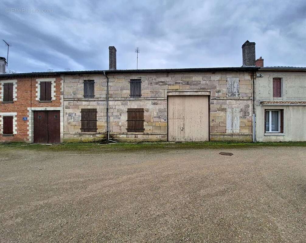 Maison à MAURUPT-LE-MONTOIS