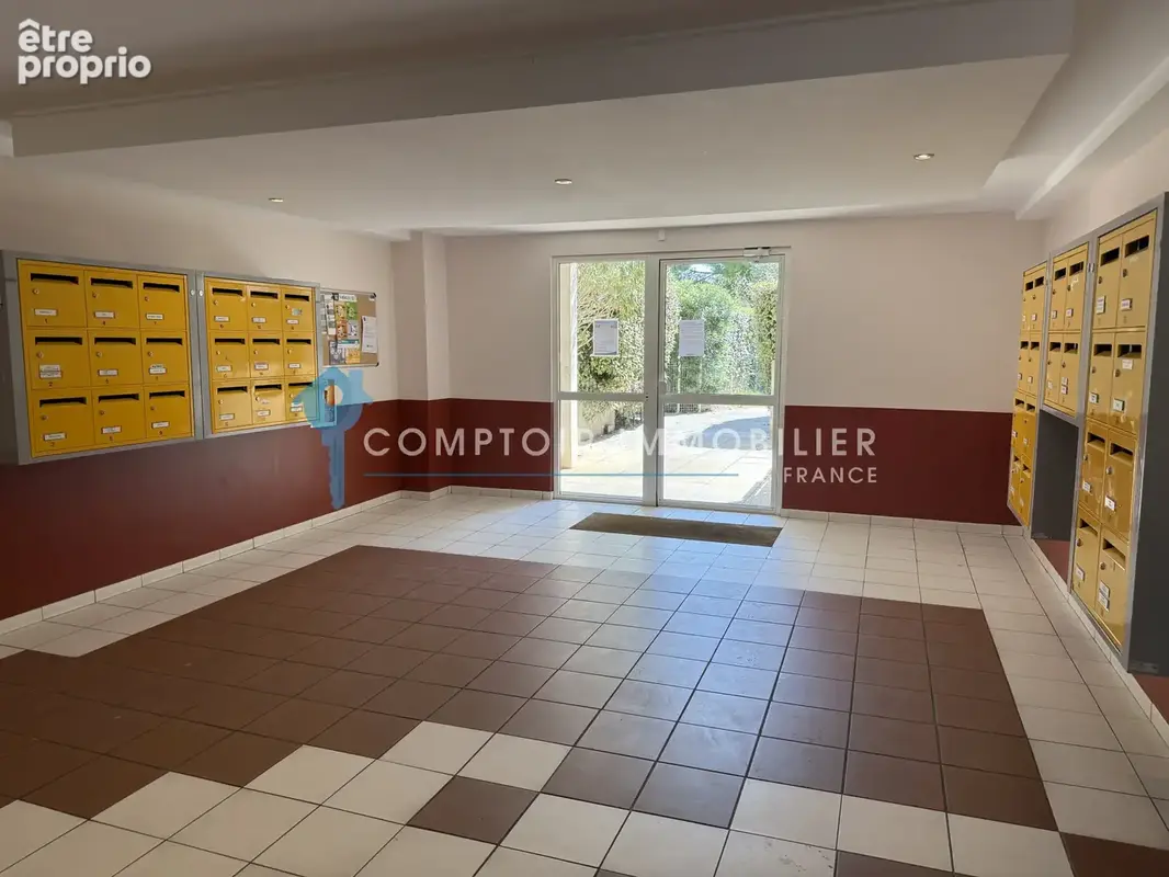 Appartement P3 en rez de jardin avec parking fermé - photo 3