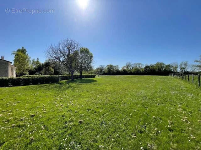 Maison à FRONTENAY-ROHAN-ROHAN