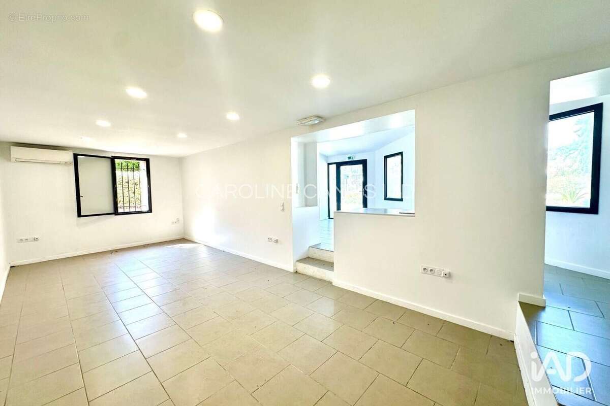 Photo 4 - Commerce à SANARY-SUR-MER