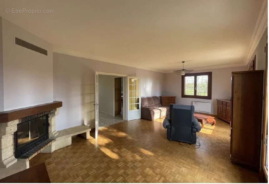 Maison à LIGNY-LE-CHATEL