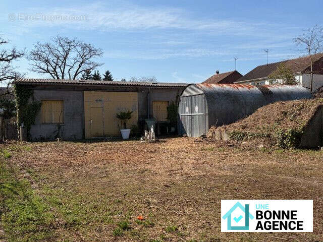 Commerce à FLEURY-LES-AUBRAIS