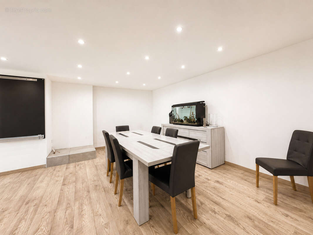 Maison rénovée, dépendances, écuries, carrière   1,9 ha de terrain - photo 5