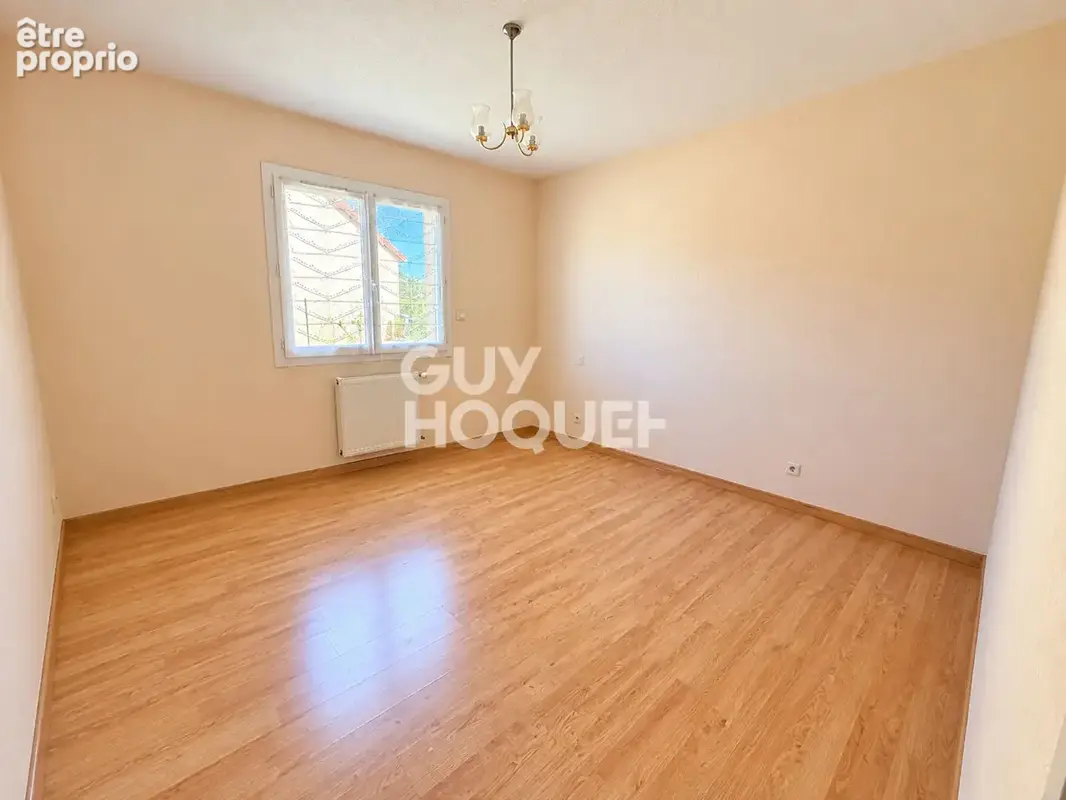 Mozac - Plain pied 3 chambres- jardin et garage - photo 9