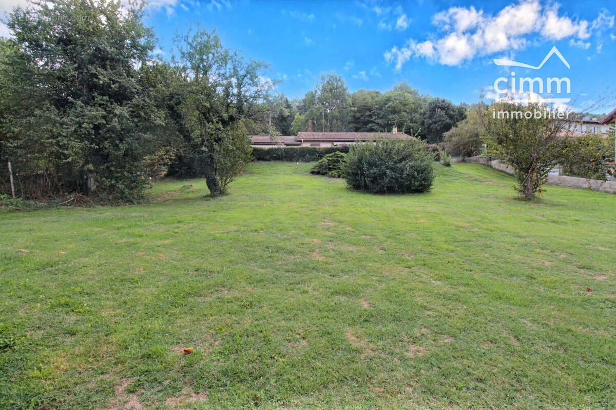 Terrain à SAINT-SIMEON-DE-BRESSIEUX