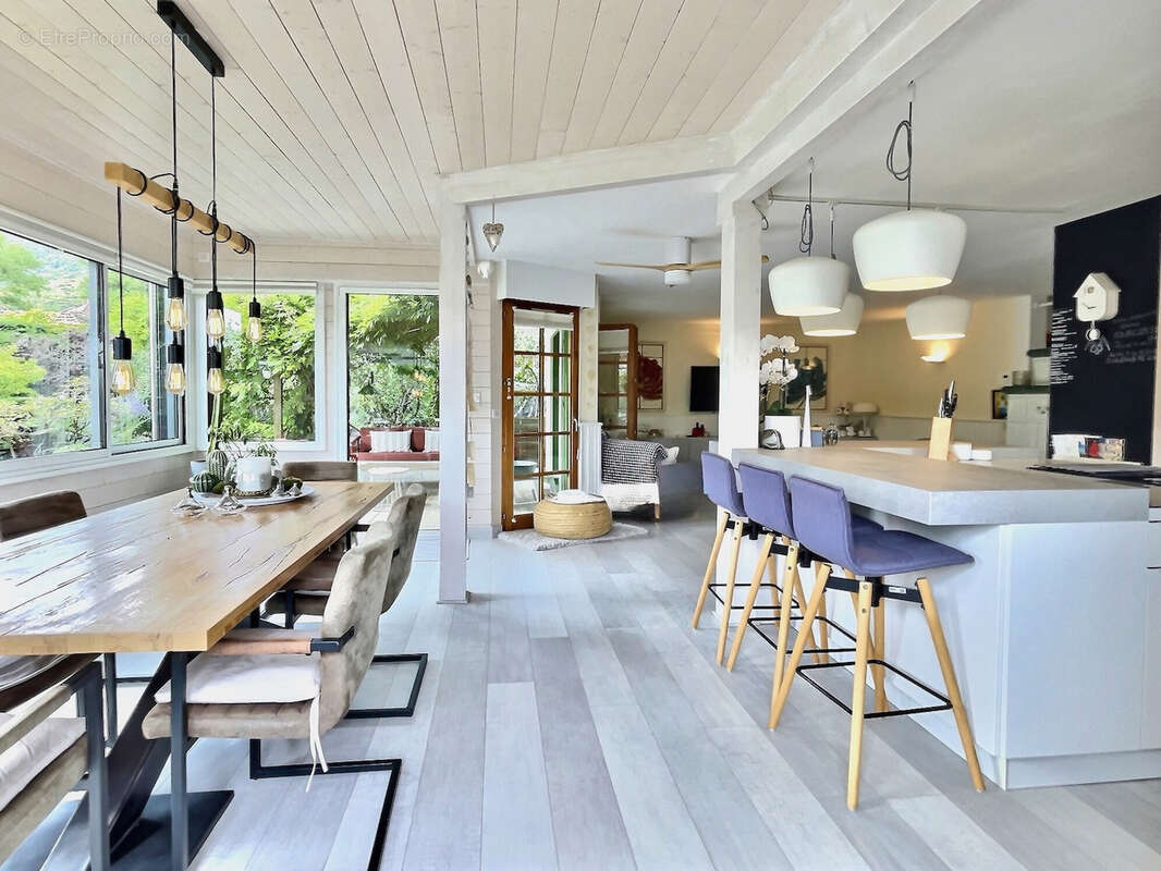 Maison à DIVONNE-LES-BAINS