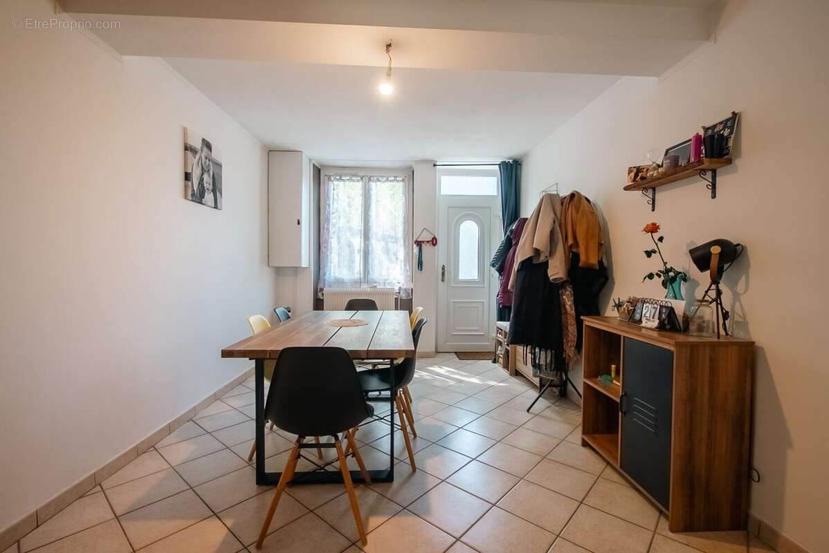 Maison à MARINGUES