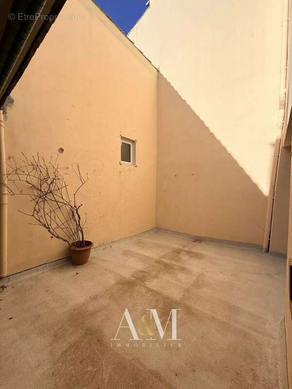 Appartement T5/T6 de 150 m² av patio et balcon - photo 2