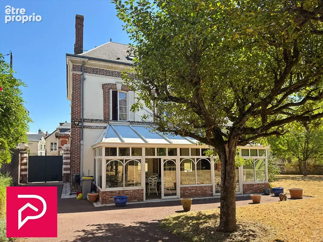 Propriété bourgeoise centre-ville de BERNAY - photo 2
