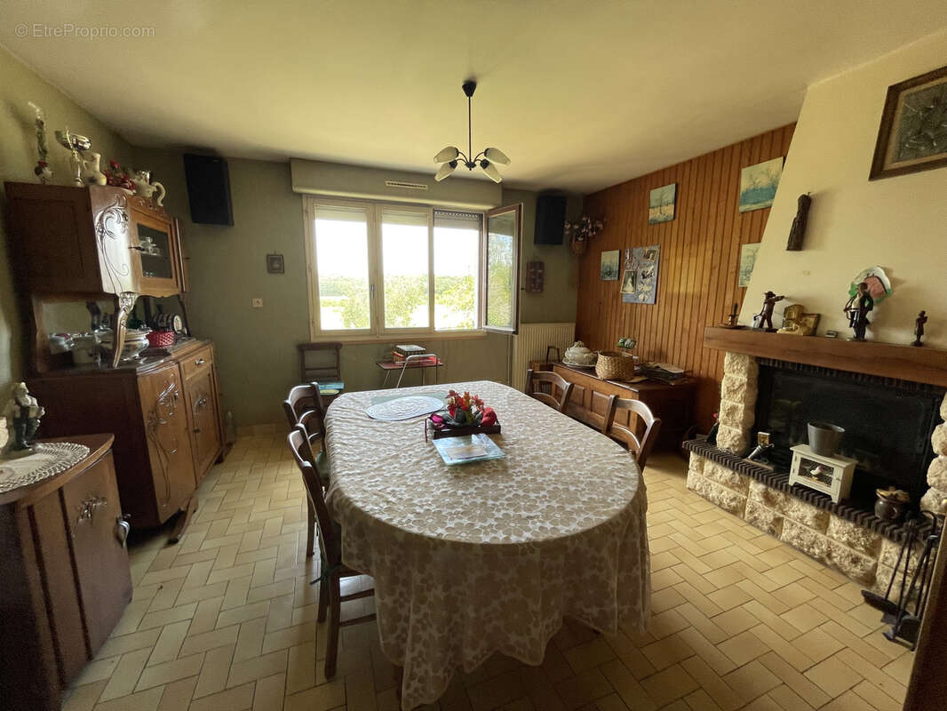 Maison à NOYANT-LA-GRAVOYERE