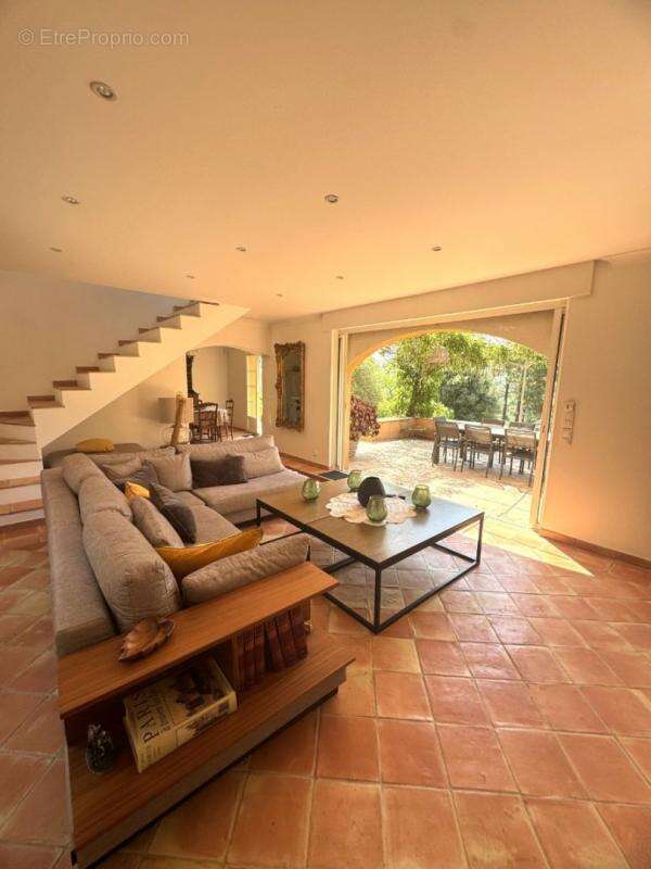 Maison à PLAN-DE-LA-TOUR