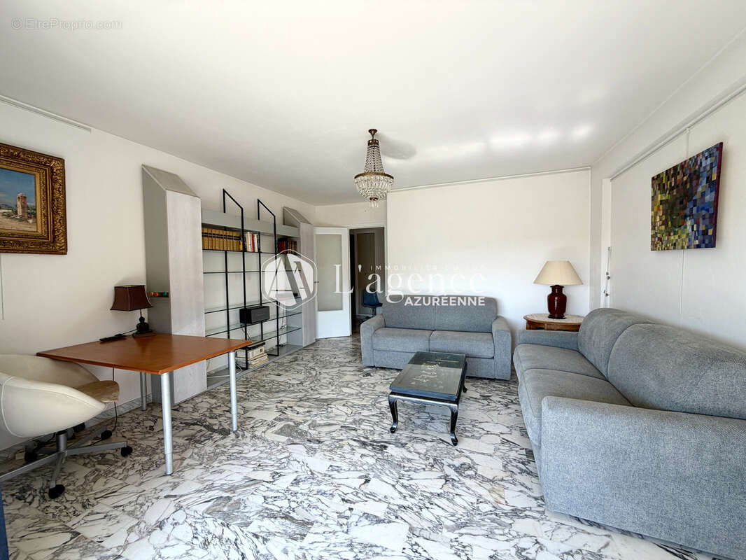 Appartement à SAINT-LAURENT-DU-VAR