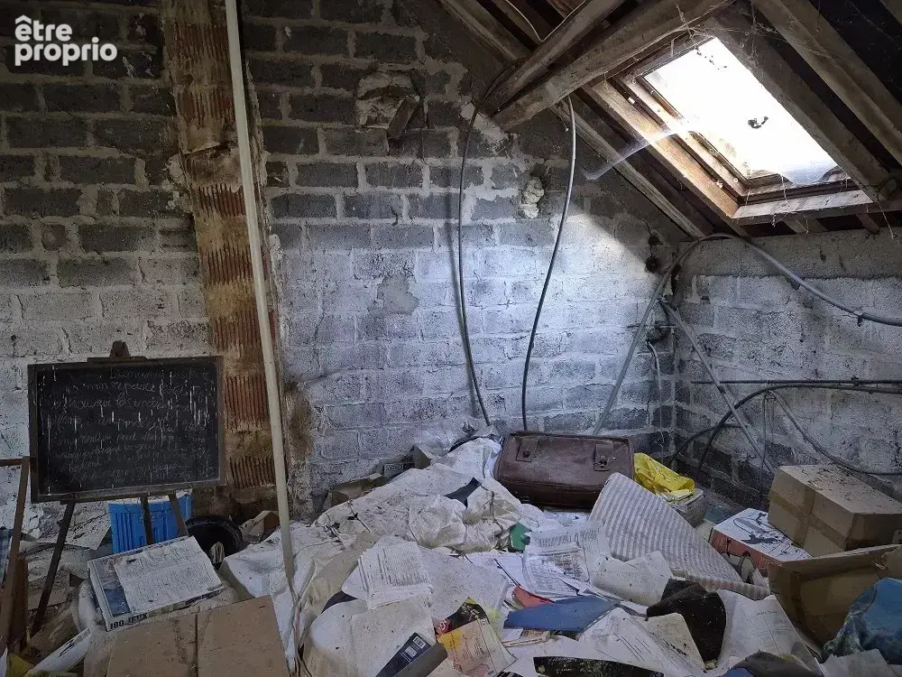 Maison à rénover, terrain et dépendance. - photo 4