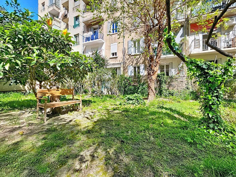 Appartement à MARSEILLE-4E