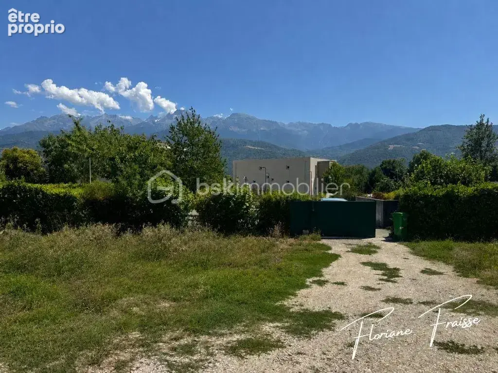 Terrain constructible de 646 m² – Un cadre idéal pour votre construction - photo 2